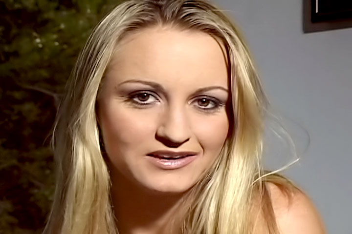 Blonde Girl Gives Head & Gets Nasty Cumshot